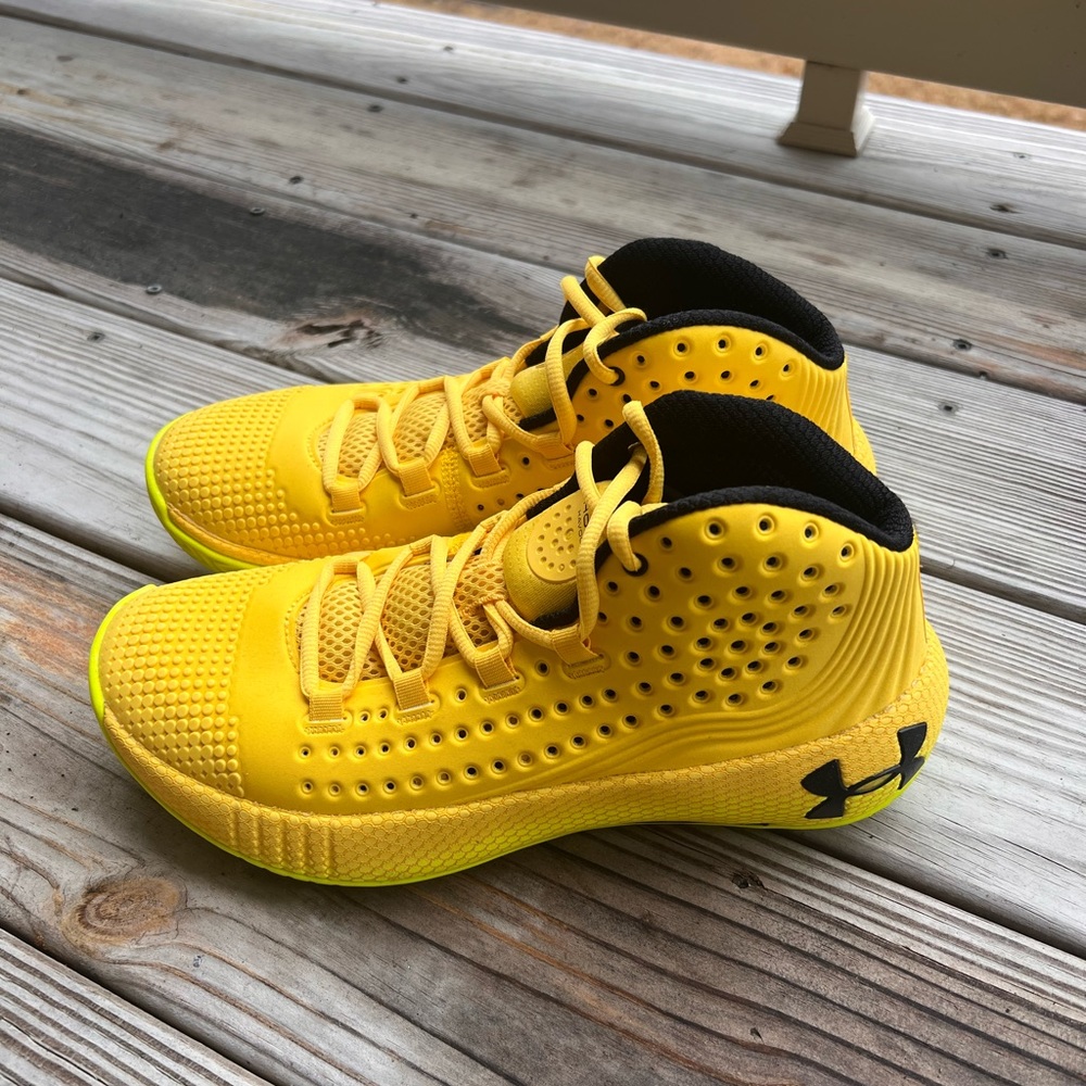 💛BRAND NEW Under Armour Basketball Sneakers💛
